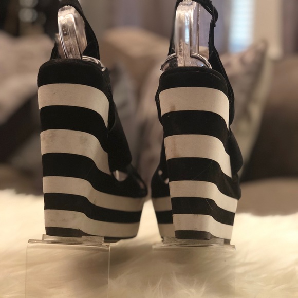 CALL IT SPRING  Black and White Wedges - Picture 3 of 4